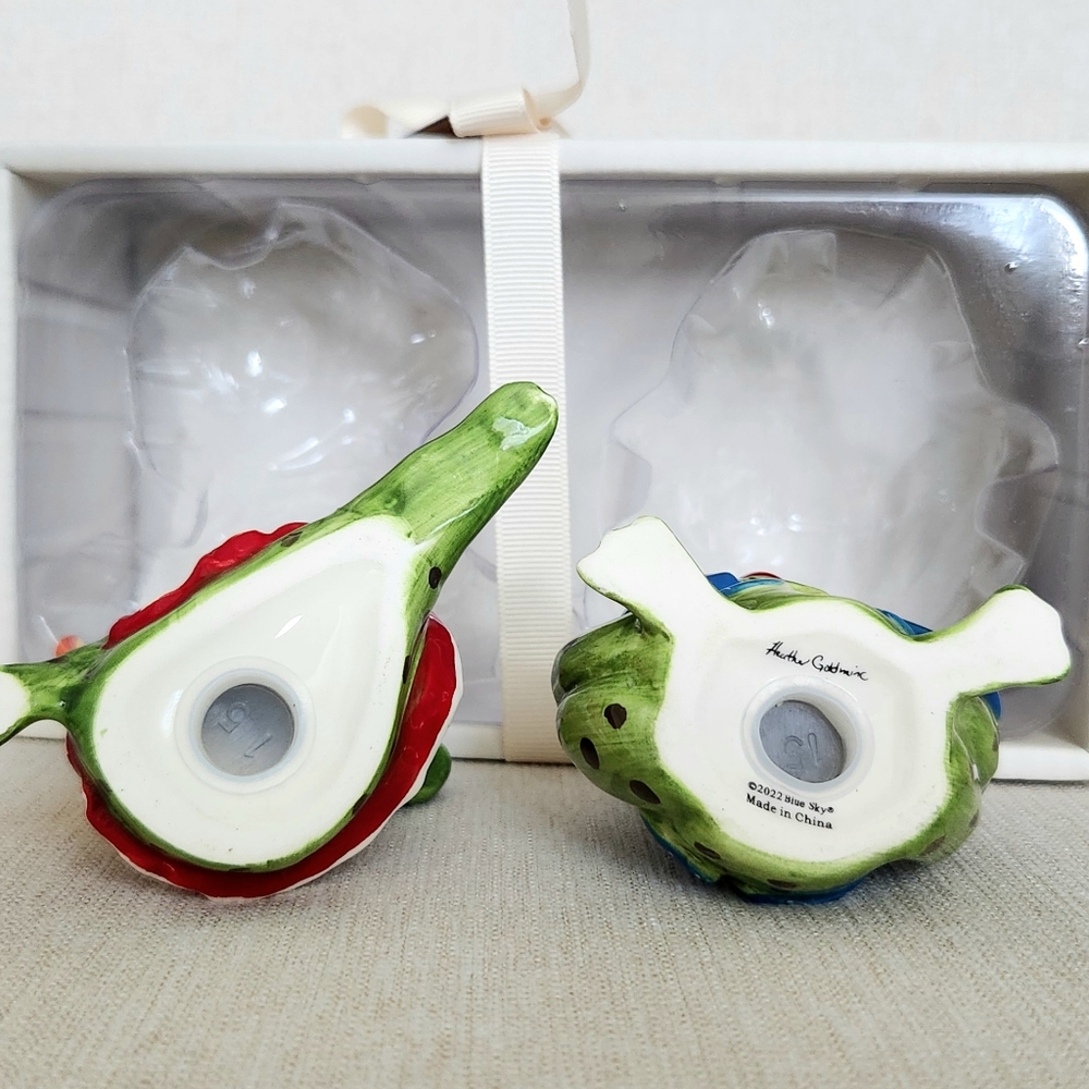 Blue Sky Green Frog Couple Salt and Pepper Shakers with Red Accents - Picture 5 of 7